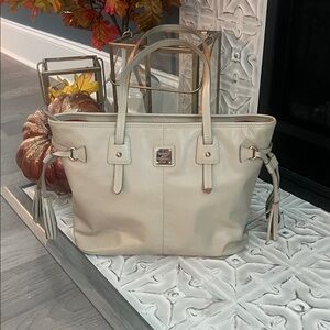 Dooney&Bourke Cream Leather Tote Bag